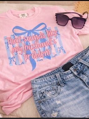 Comfort Colors Pink Graphic Tee with Blue Bow Print Small